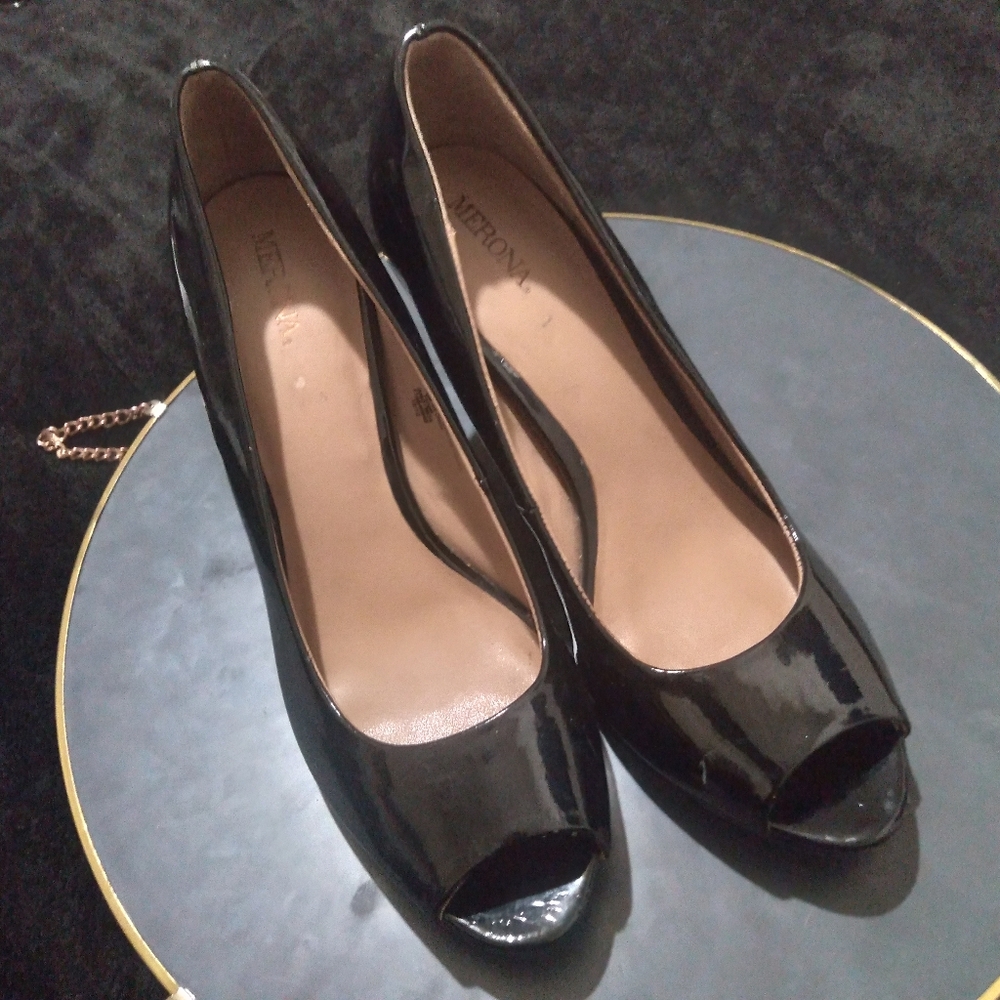 ⭐️ Merona open toe black pumps size 8
